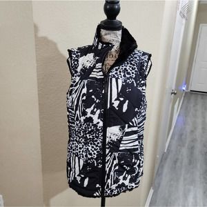 Multiples black and white super soft‎ fur reversible vest size small